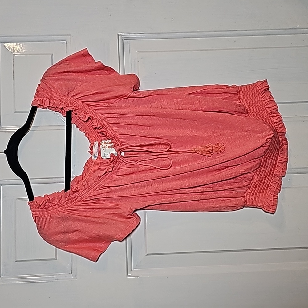 FREE PEOPLE WOMENS SIZE LARGE Coral colored short sleeve shirt